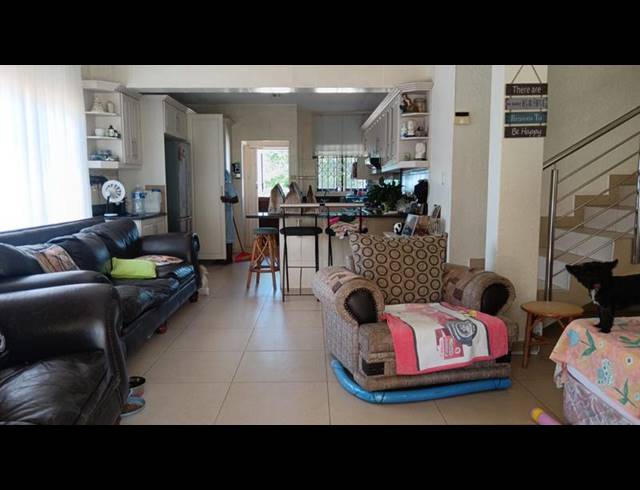 3 BEDROOM APARTMENT FOR SALE IN UVONGO BEACH